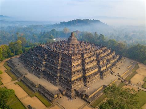 The Sailendra Dynasty’s Construction of Borobudur Temple: A Monumental Feat of Buddhist Architecture and Religious Syncretism